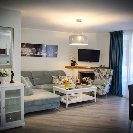 Apartment Luxury 2-bed With Big Terrace In With Outdoor Pools In Calahonda